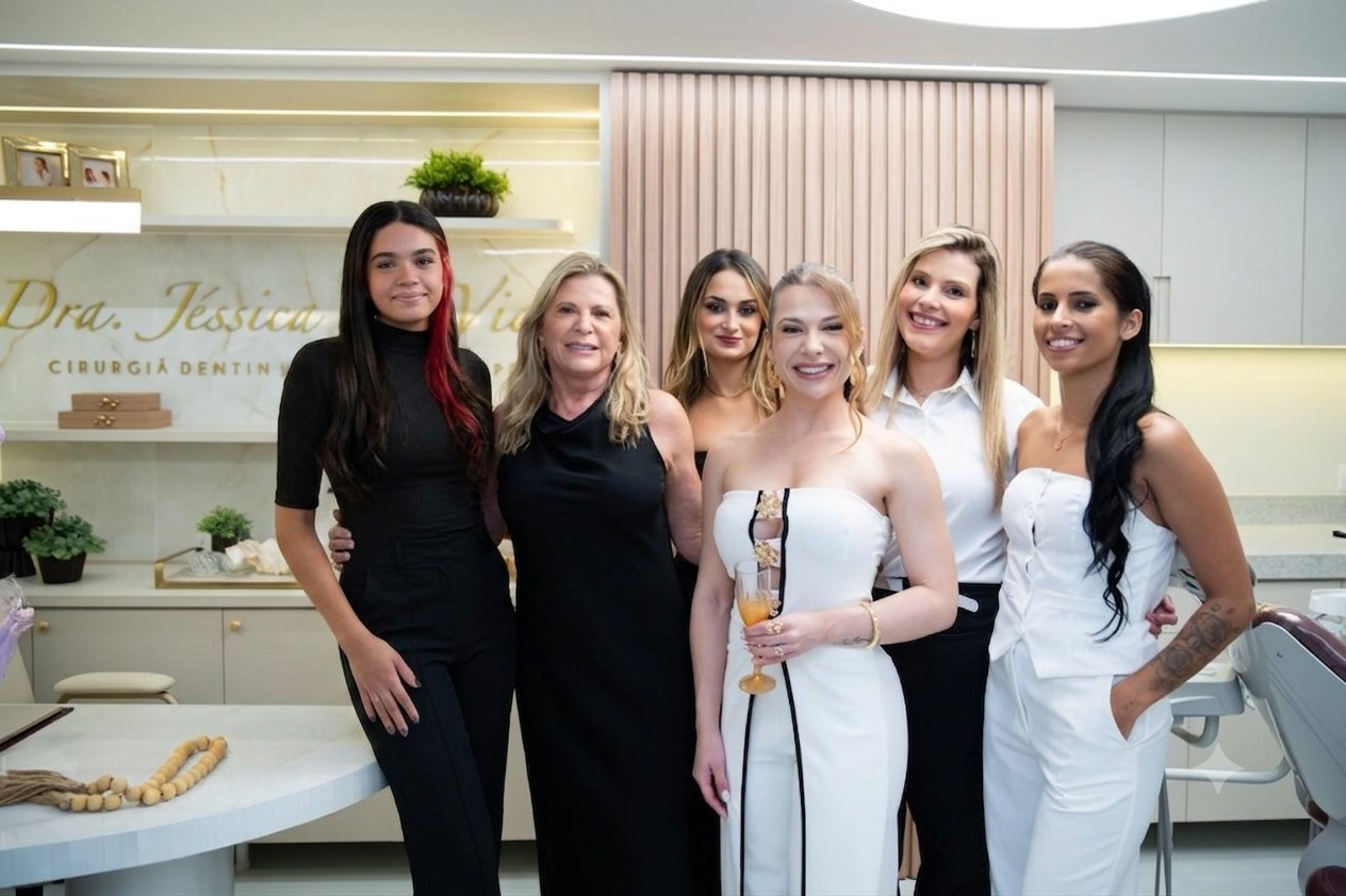Ambiente e equipe da Clínica LAVIC